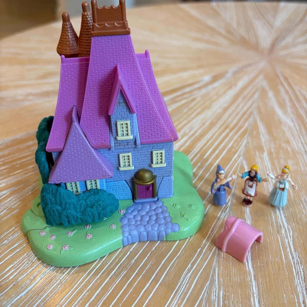 1995 COMPLETE Cinderella’s Stepmother’s House Disney x Polly Pocket Bluebird